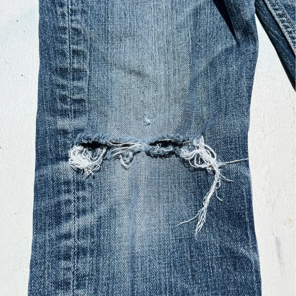 Men’s Levi's 511 Jeans Blue 30x30 Athletic Slim Whiskers Fade Distressed Knee‎